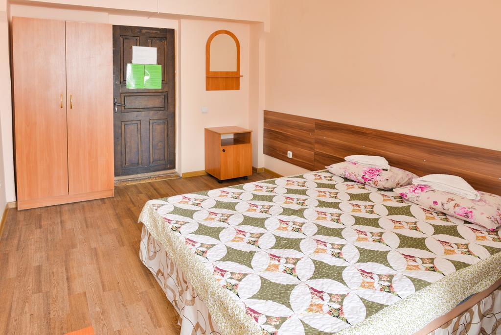 Economy Hotel Zhyger Астана Екстер'єр фото